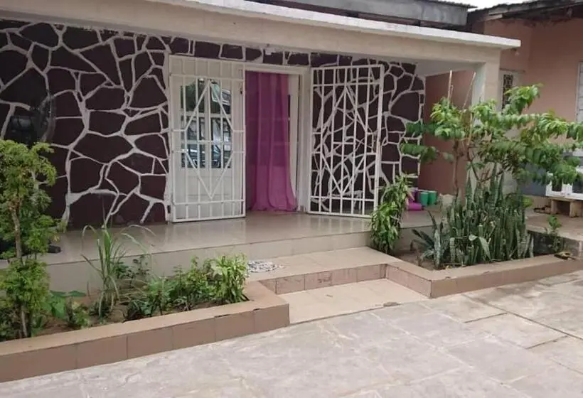 اتاق لوکس, Auberge Ngomson