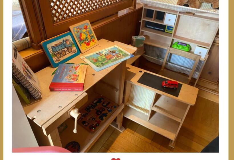 ファミリールーム, Berghupferl Do Legst Di Nieda