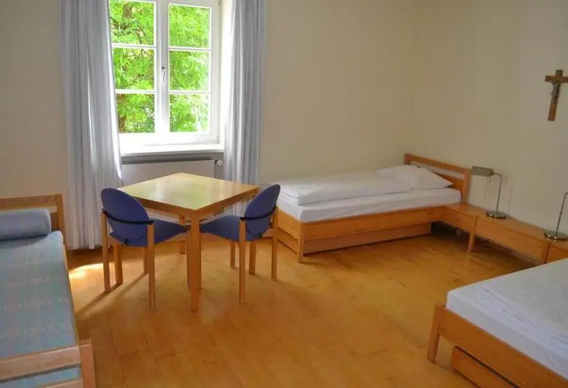 اتاق استاندارد سه نفره, Haus Der Begegnung Heilig Geist