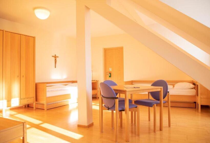 Номер Стандарт Трехместный, Haus Der Begegnung Heilig Geist