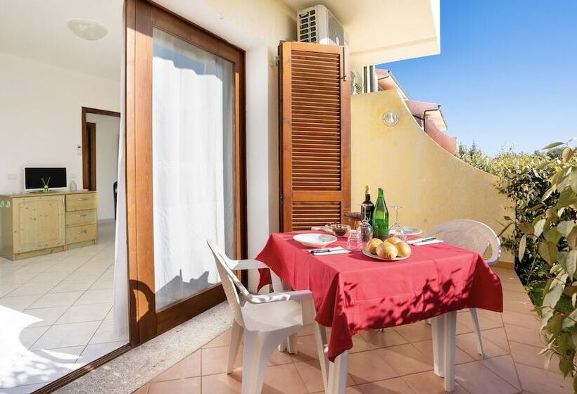 آپارتمان 1 خوابه با چشم‌انداز دریا, Residence With Swimming  Pool In Badesi