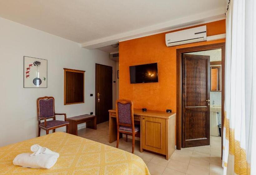 غرفة قياسية, Malaspina Hotel & Resort