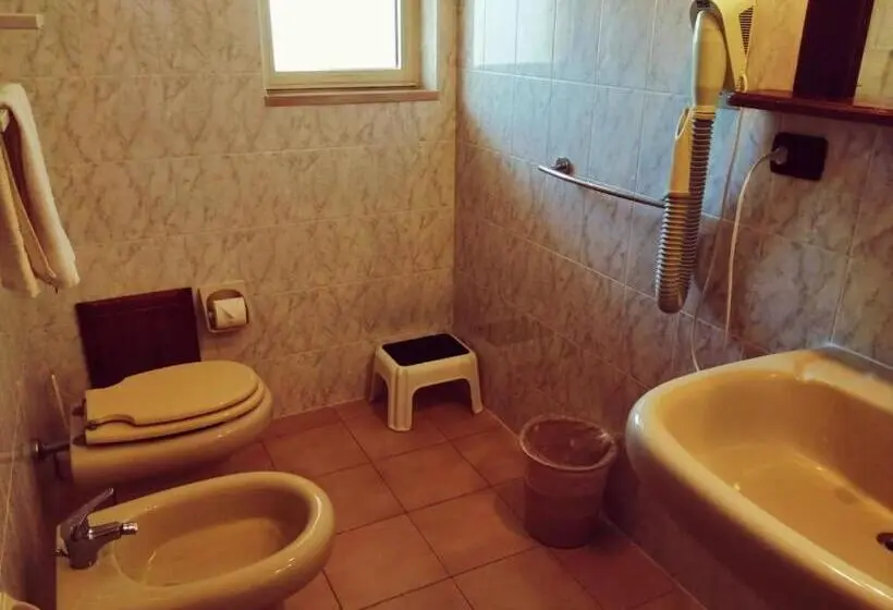 اتاق اکونومی, Malaspina Hotel & Resort