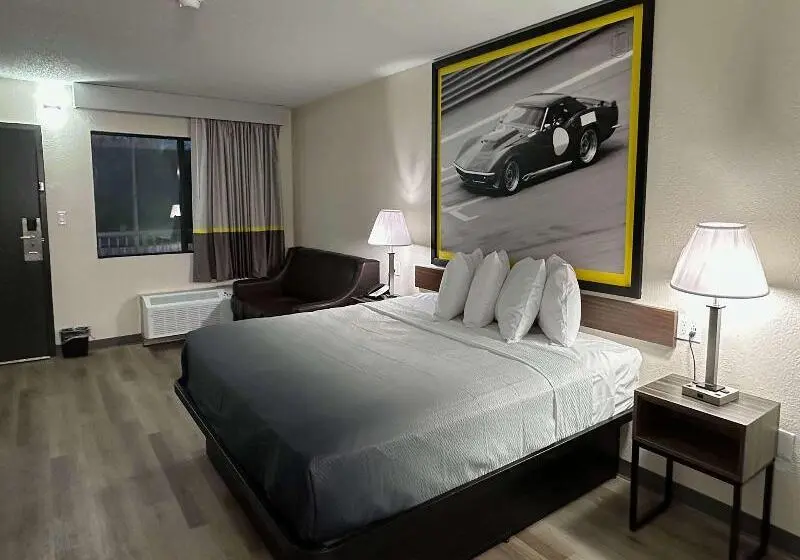 اتاق استاندارد با تخت بزرگ برای معلولان, Super 8 By Wyndham Kannapolis