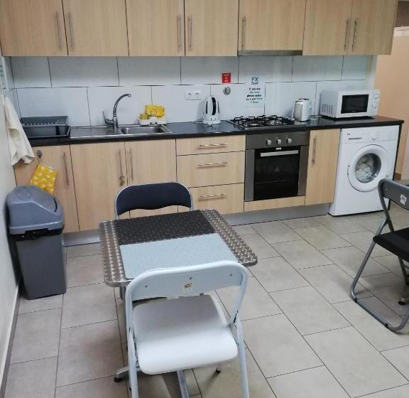 Pokój Standard, Fx Pena