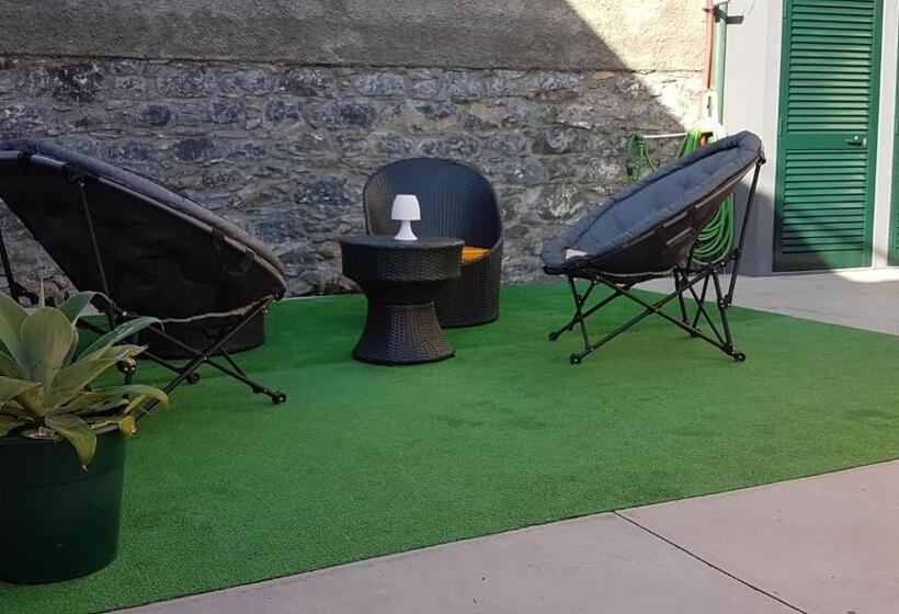 Pokój Deluxe, Fx Pena