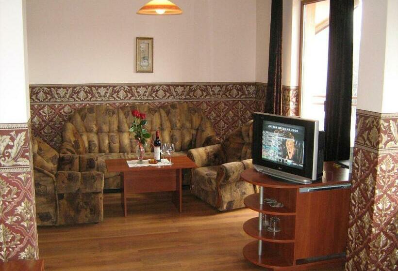 バルコニー付スイート, Family Hotel Emaly 1