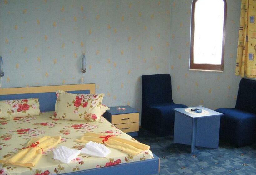 デラックスルーム, Family Hotel Emaly 1