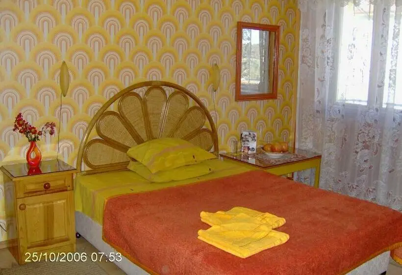 Standard-huone, Family Hotel Emaly 1