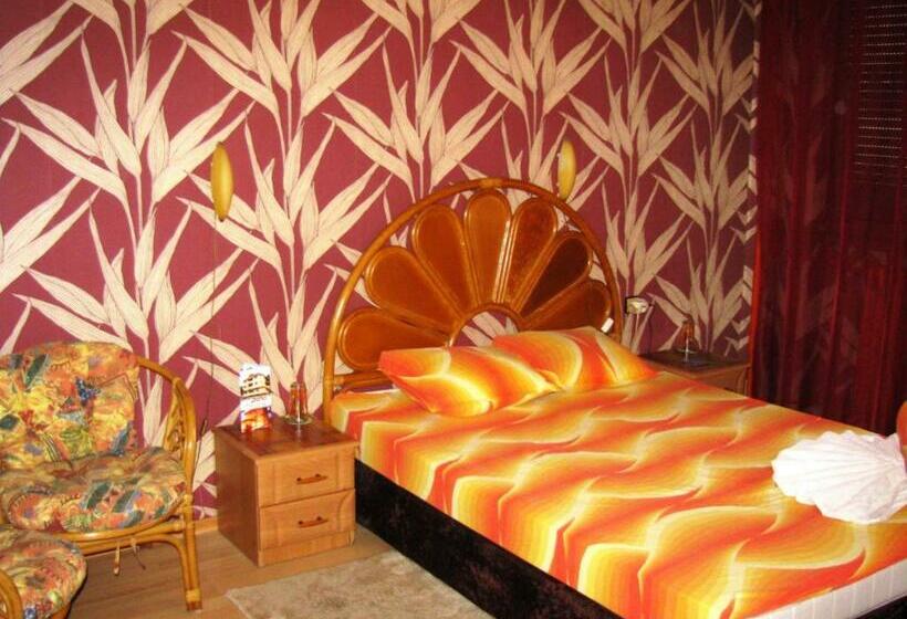 スタンダードルーム, Family Hotel Emaly 1