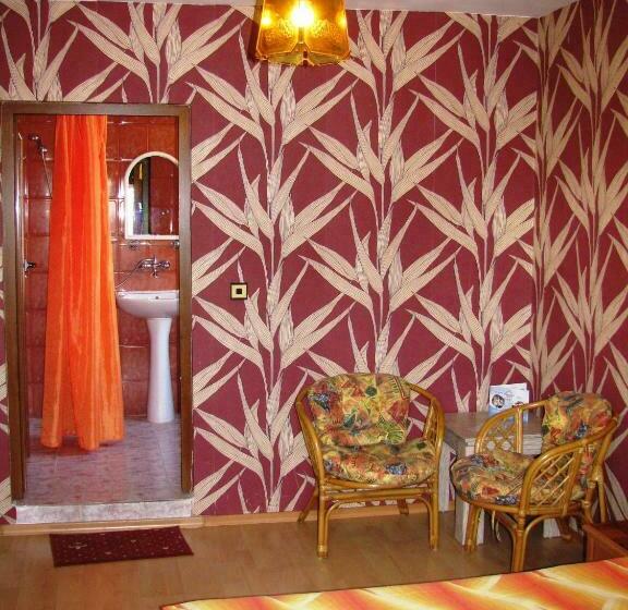 スタンダードルーム, Family Hotel Emaly 1