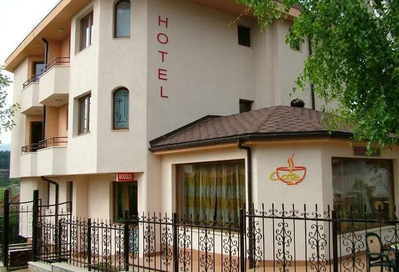 Sviitti Parveke, Family Hotel Emaly 1