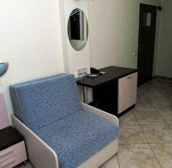 غرفة قياسية مطلّة علي البحر, Afrodita