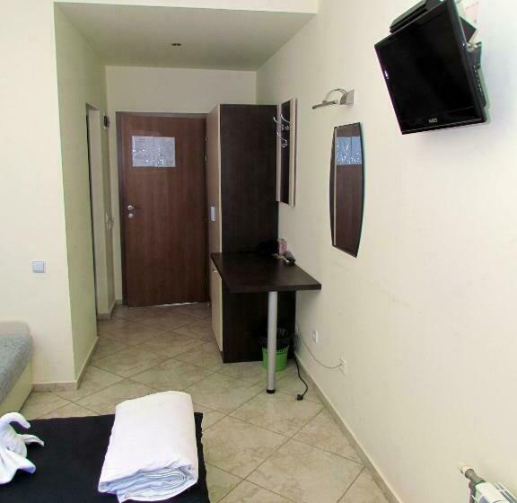 غرفة قياسية مطلّة علي البحر, Afrodita