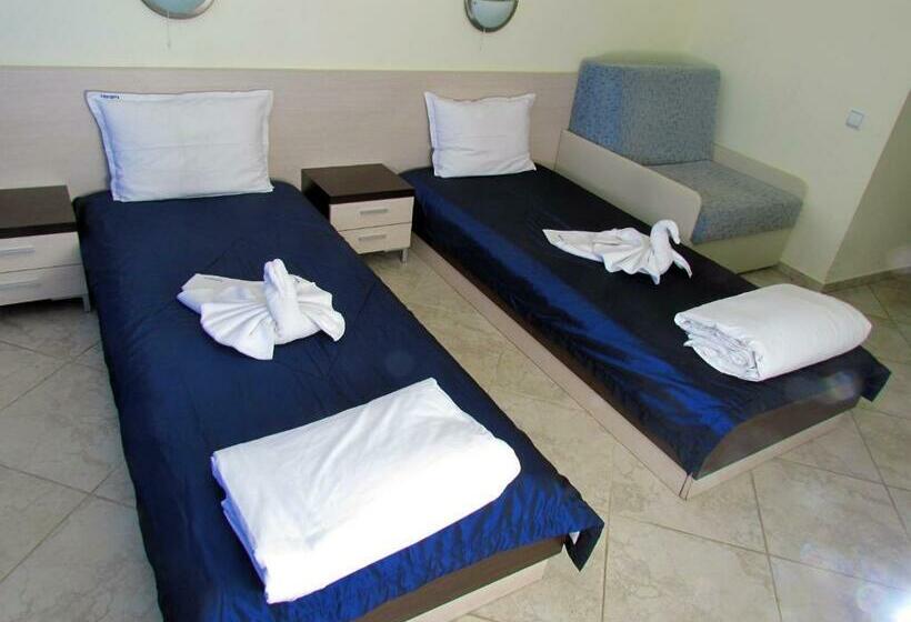 غرفة قياسية مطلّة علي البحر, Afrodita