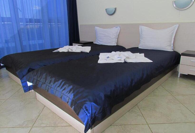 غرفة عائلية مطلّة علي البحر, Afrodita