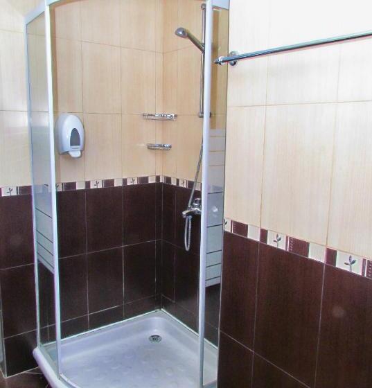 غرفة عائلية مطلّة علي البحر, Afrodita