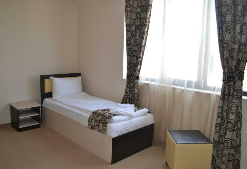 标准间, Alexander