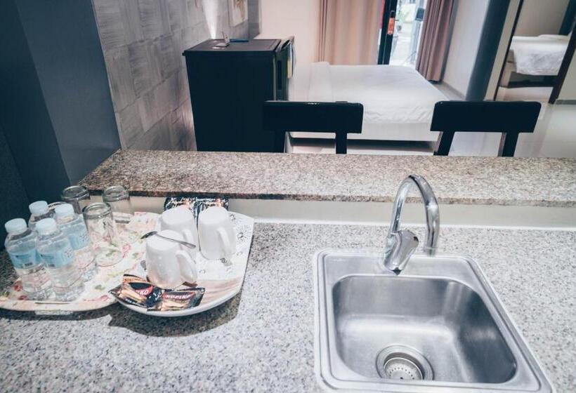 اتاق لوکس خانوادگی, Alona Northland Resort