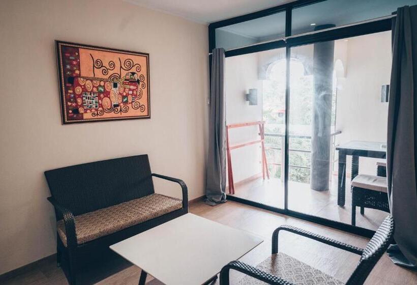 سوییت, Alona Northland Resort