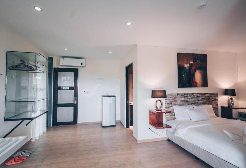 سوییت, Alona Northland Resort