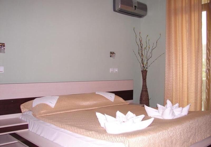 스탠다드 트리플 발코니 룸, Amfibia