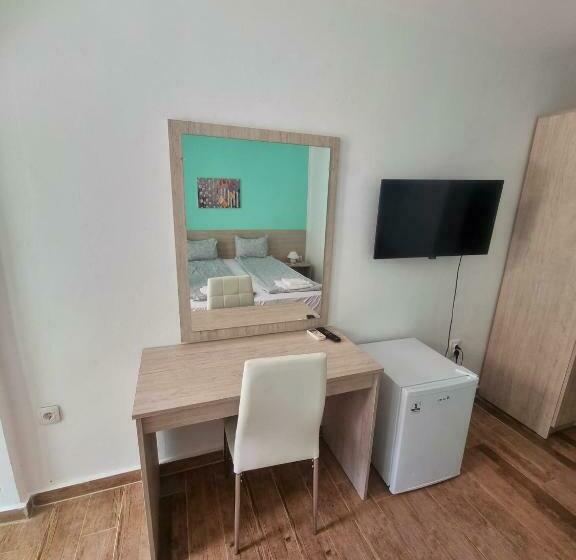 Camera Standard con Balcone, Char