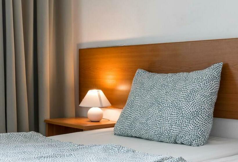 Camera Quadrupla Standard con Balcone, Char