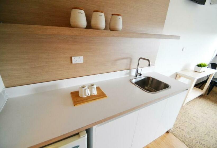 اتاق استاندارد یک نفره, Crossroads Hotel Liverpool