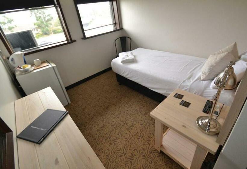 اتاق استاندارد یک نفره, Crossroads Hotel Liverpool