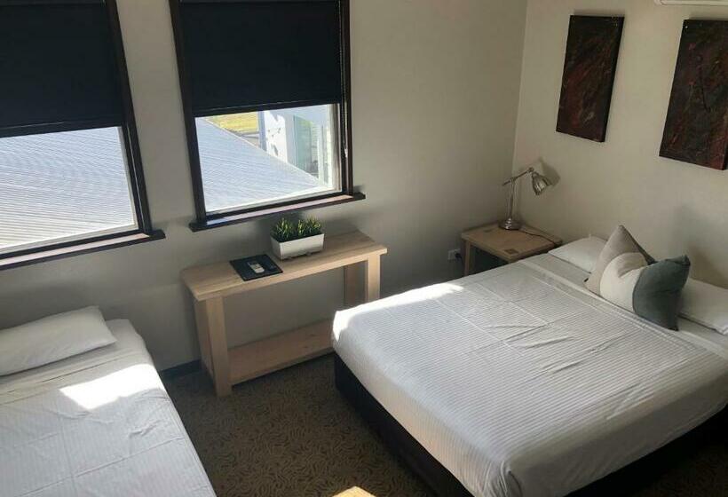 سوییت خانوادگی, Crossroads Hotel Liverpool