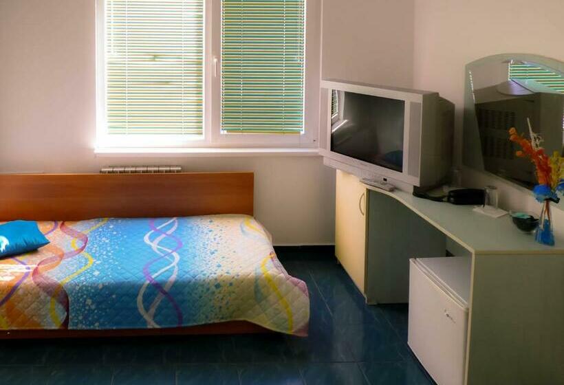 小型套房带阳台, Darling