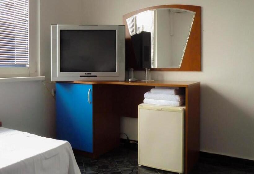 小型套房带阳台, Darling