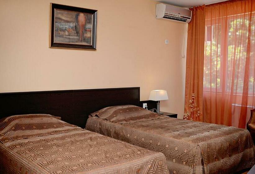 스탠다드 룸, Family Art Hotel Zora