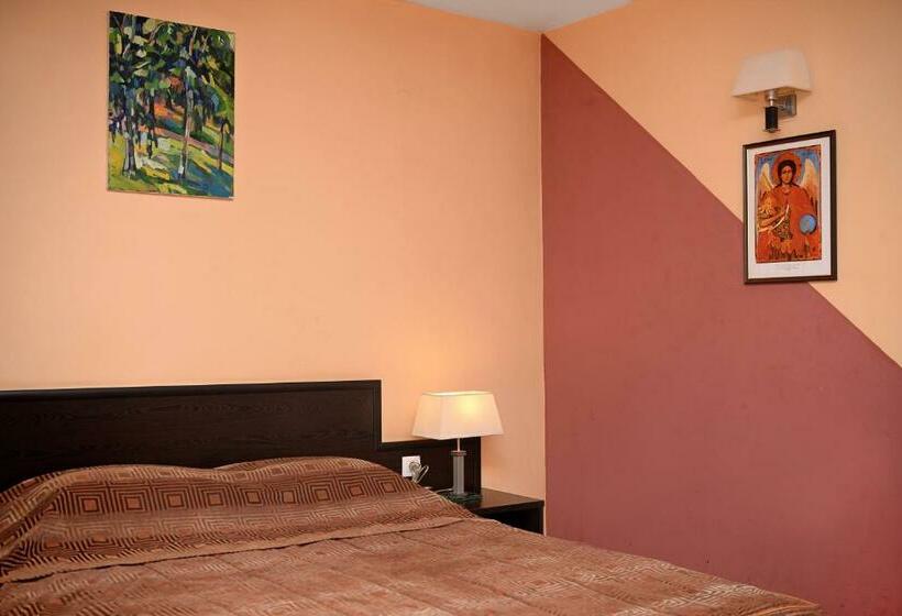 스탠다드 룸, Family Art Hotel Zora