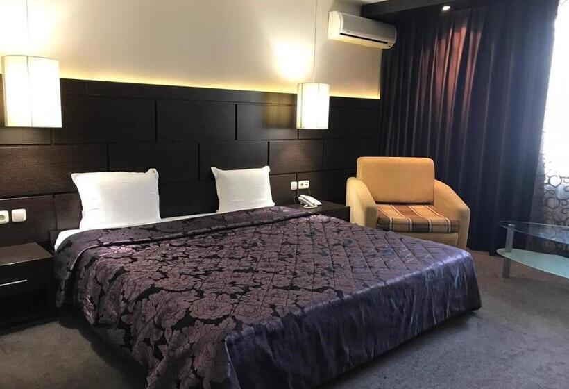 스탠다드 룸, Kardinal