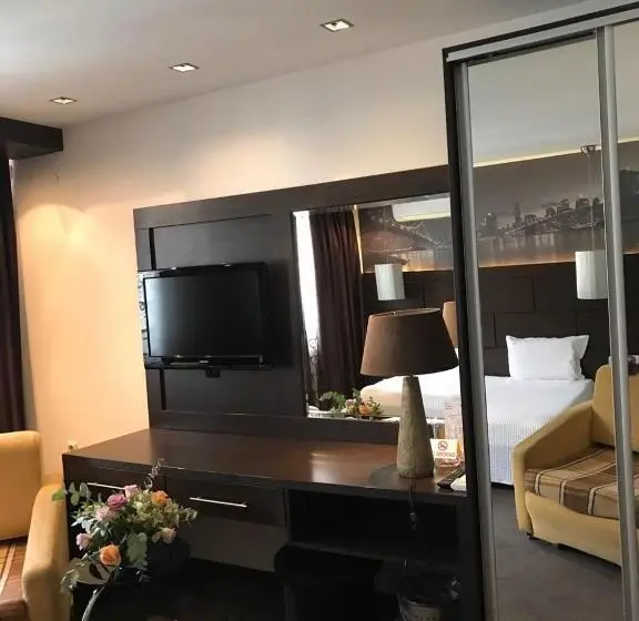 Habitació Estàndard, Kardinal