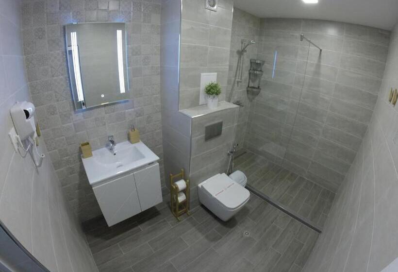 סוויטה עם מרפסת, Lotos