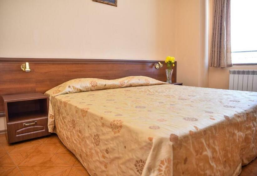 带观景的标准间, Lucky