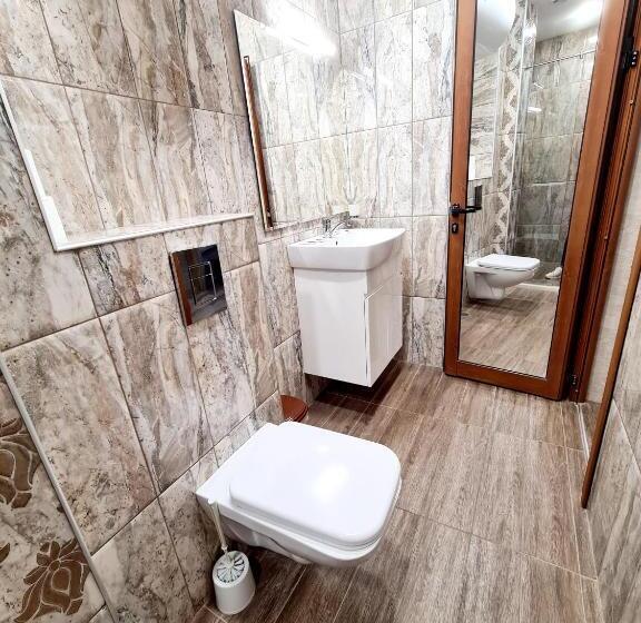 带阳台的三人标准间, Lucky