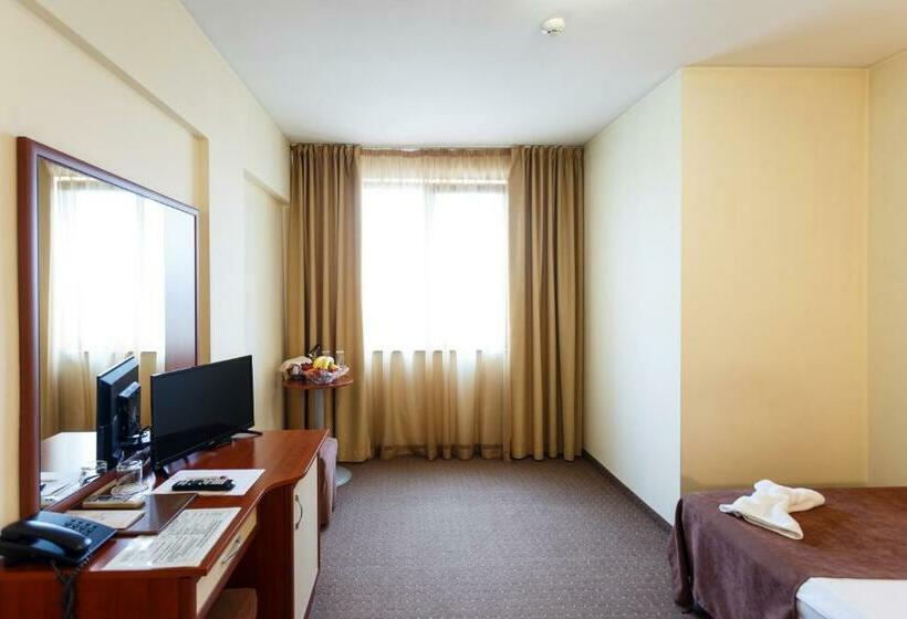 Quarto Estandar Individual, Nadejda