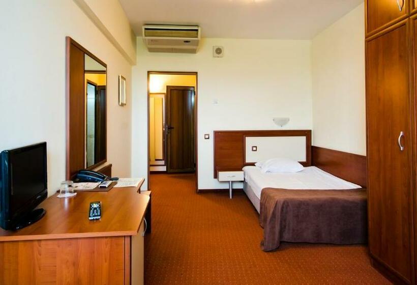 Quarto Estandar Individual, Nadejda