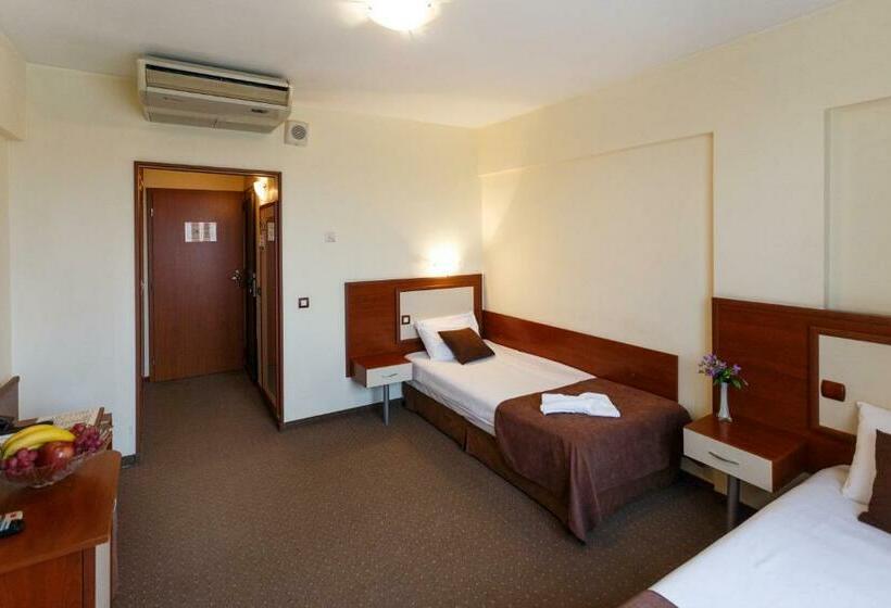 Quarto Estandar, Nadejda