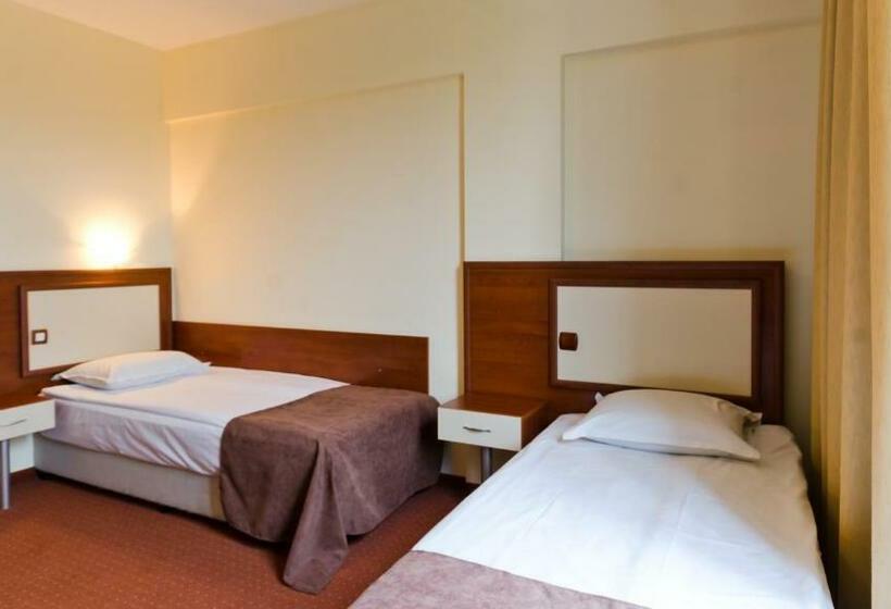 Quarto Estandar, Nadejda