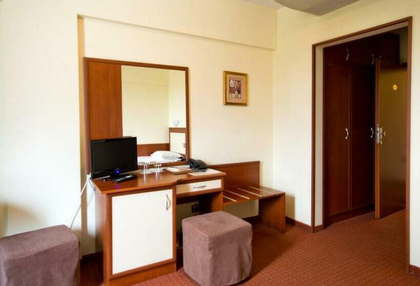 Quarto Estandar, Nadejda