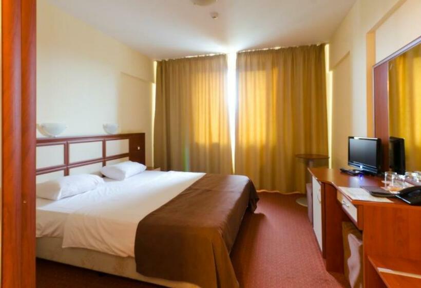 Quarto Estandar, Nadejda