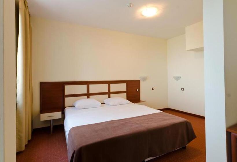 Suíte Júnior, Nadejda