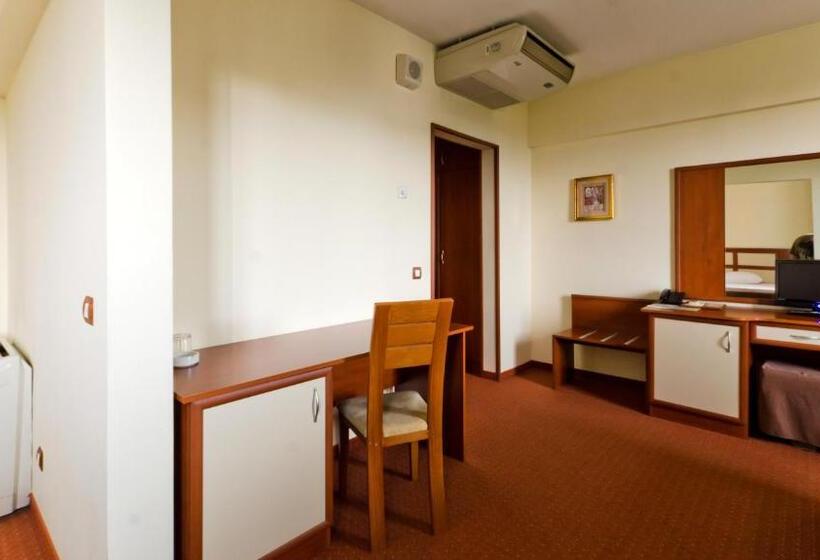 Suíte Júnior, Nadejda