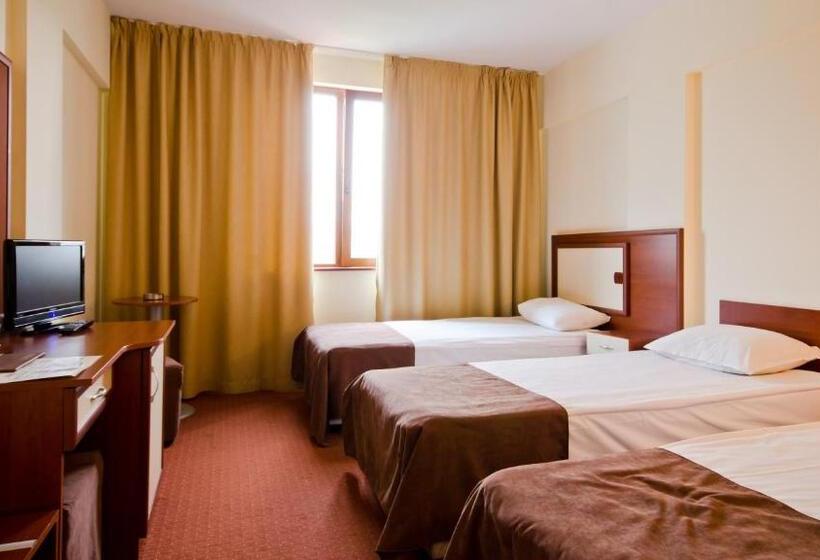 Quarto Triplo Estandar, Nadejda