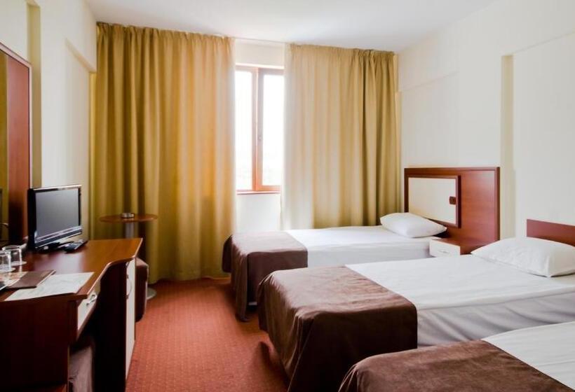 Quarto Triplo Estandar, Nadejda